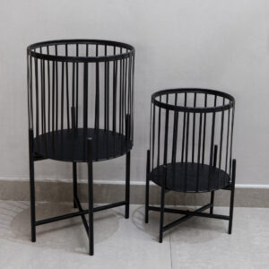 זוג מעמדי מתכת לעציצים