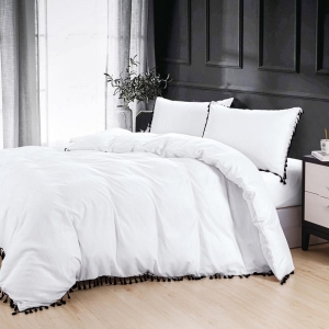 מערכת מצעים יוקרתית סאטן אל קמט-דגם לבן בשילוב פרנזים שחורים