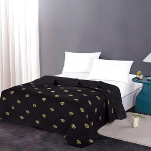 שמיכת קיץ אופנתית שחורה-בשילוב עין זהב