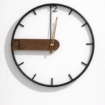 שעון מתכת ועץ קוטר 60 דגם תומר